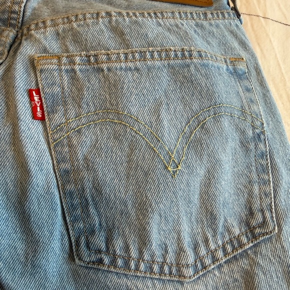 Levi's Classic Light Blue Straight Jeans - Picture 7 of 7